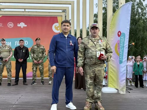 Батырлык, хәтер һәм бердәмлек: Кукмарада хәрбиләрне хөрмәтләделәр (фоторепортаж)