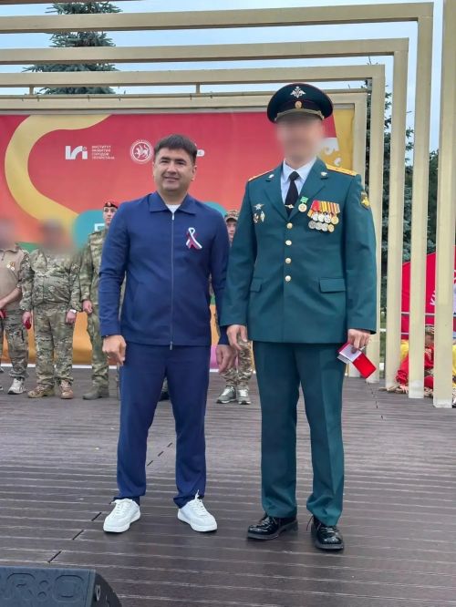 Батырлык, хәтер һәм бердәмлек: Кукмарада хәрбиләрне хөрмәтләделәр (фоторепортаж)