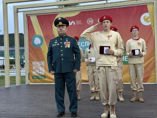 Батырлык, хәтер һәм бердәмлек: Кукмарада хәрбиләрне хөрмәтләделәр (фоторепортаж)