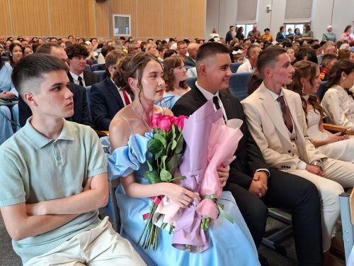 В Кукморской школе №3 прошёл выпускной (фоторепортаж)