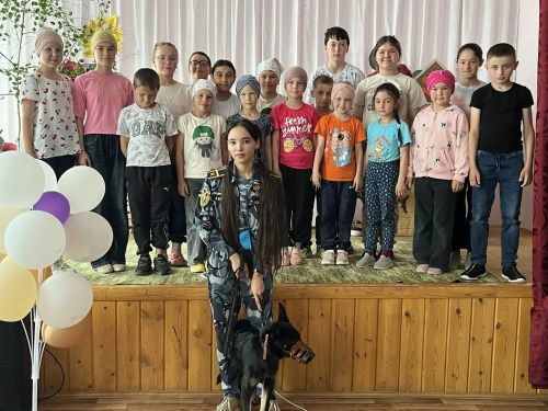 Мәчкәрә урта мәктәбе укучылары булачак кинолог белән очрашты
