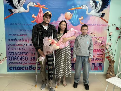 Кукмарада яңа туган балага автоутыргыч бүләк иттеләр