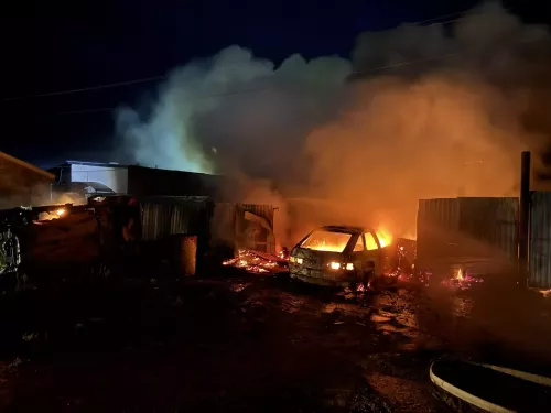 В Кукморе сгорели дом, гараж и автомобиль