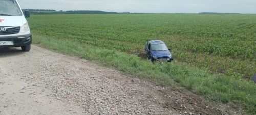 На трассе в Кукморском районе опрокинулся легковой автомобиль