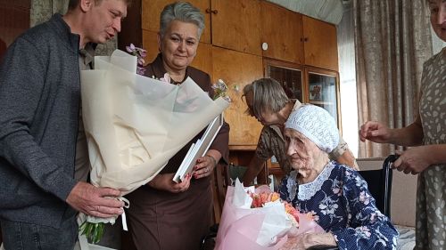 Бер гасырлык гомер юлы: Иске Кенә авылыннан Анна Иванова 100 яшьлеген билгеләп үтә