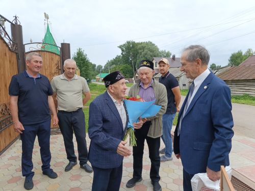 Олыяз авылының горурлыгы: Нургали Тимергалиев 95 яшьлеген каршы алды