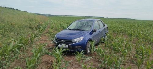 На трассе в Кукморском районе опрокинулся легковой автомобиль