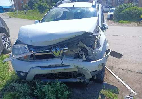 В Кукморе водитель Renault Duster устроил ДТП с двумя встречными автомобилями