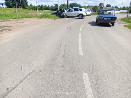 В Кукморе водитель Renault Duster устроил ДТП с двумя встречными автомобилями