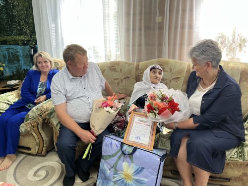 Әсән-Елга авылыннан Рашидә Шәрәфиева 90 яшьлек юбилеен билгеләп үтте