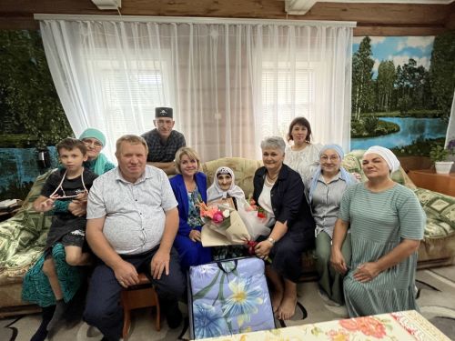 Әсән-Елга авылыннан Рашидә Шәрәфиева 90 яшьлек юбилеен билгеләп үтте