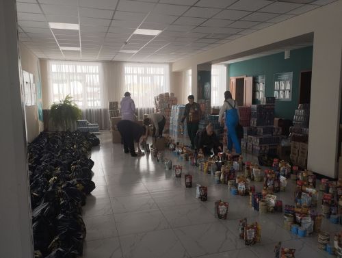 Посылка с Родины: жители Манзарасского поселения поддерживают бойцов