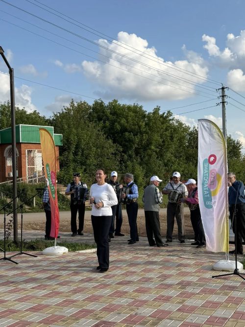 Вечер в кругу друзей: в сквере по улице Толстого города Кукмор прошел праздник для жителей