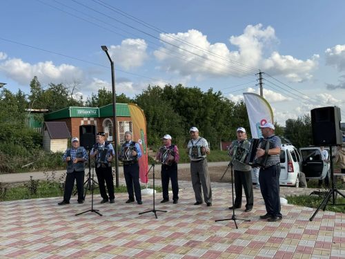 Вечер в кругу друзей: в сквере по улице Толстого города Кукмор прошел праздник для жителей