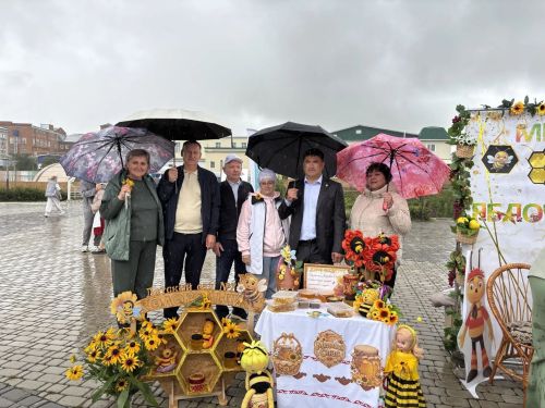 Праздничная ярмарка собрала пчеловодов со всего Кукморского района