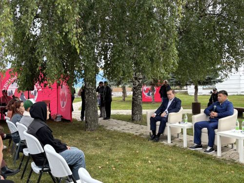 Молодежь Кукморского района обсудила актуальные вопросы с руководством