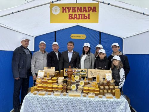 Праздничная ярмарка собрала пчеловодов со всего Кукморского района