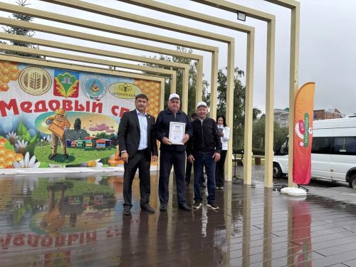 Праздничная ярмарка собрала пчеловодов со всего Кукморского района