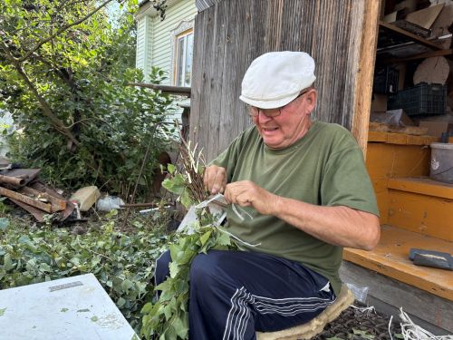 Яраткан шөгыль — күңелгә дәва: Манзарастан Владимир Бектин сезонга 300 пар миллек бәйли