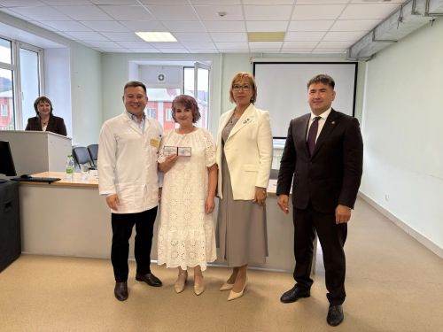 Район үзәк дәваханәсендә алдынгылар хөрмәтләнде