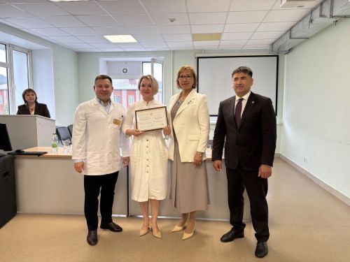 Район үзәк дәваханәсендә алдынгылар хөрмәтләнде