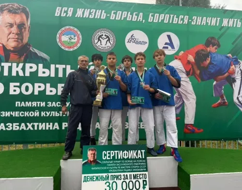 Кукморская команда стала серебряным призером турнира по борьбе на поясах