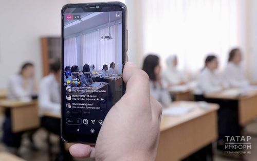В школах Кукморского района ограничили использование мобильных телефонов на уроках
