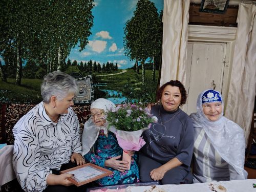 Өркеш авылында яшәүче Фатыйма Галәвиева 98 яшен билгеләп үтә