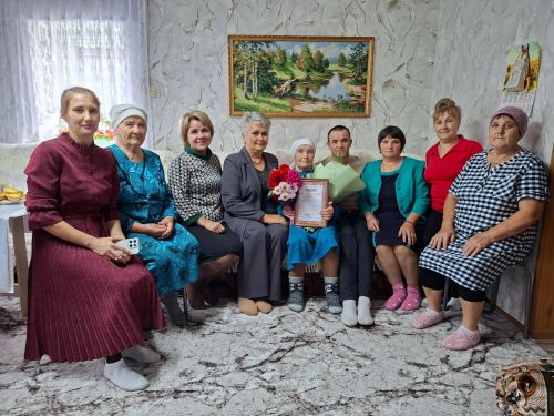 В Кукморском районе поздравили тружениц тыла Зинаиду Нагорнову и Анну Кузьмину со юбилеями