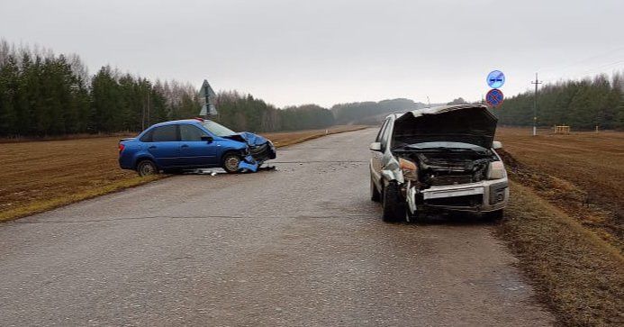 На трассе в Кукморском районе столкнулись два авто, есть пострадавшие