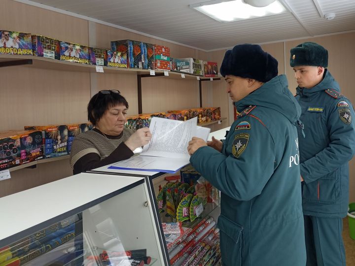 Кукмарадагы пиротехник эшләнмәләр сатылучы сәүдә нокталарына рейд оештырылды