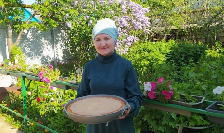 Жительница Кукморского района готовит выпечку для бойцов СВО
