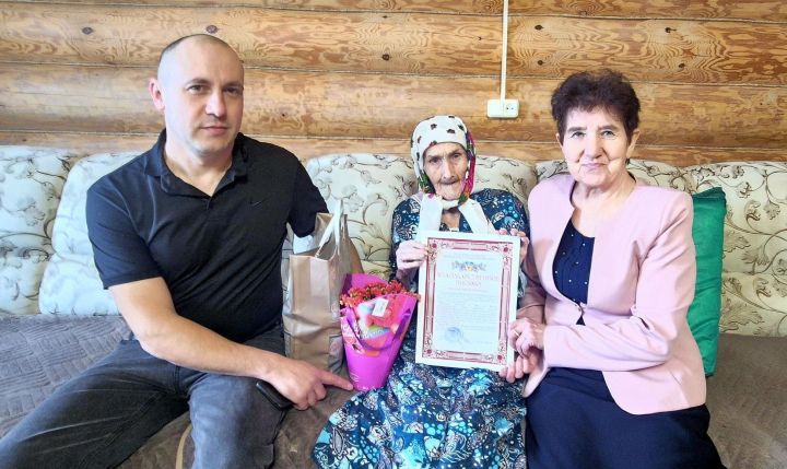 Иске Кенә авылыннан Евдокия Александрова 95 яшьлек юбилеен билгеләп үтә