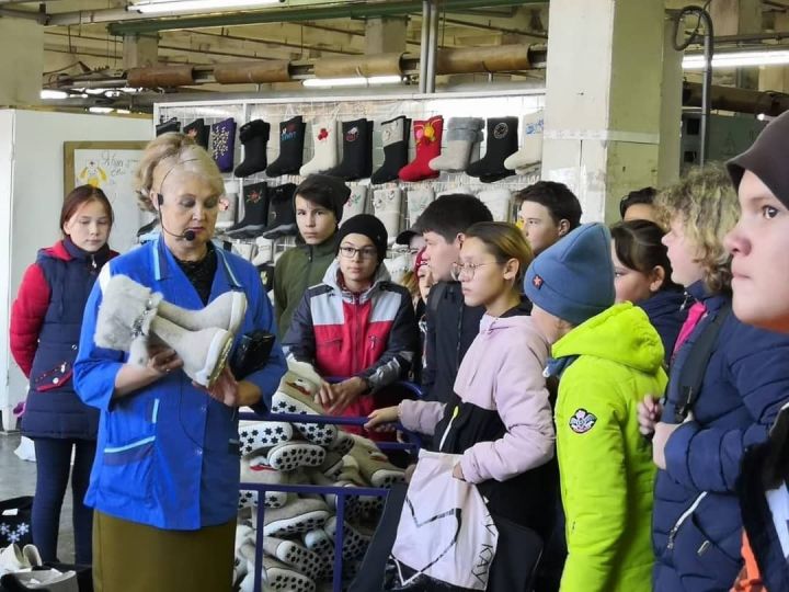 Фото: Школьники посетили Кукморский валяльно-войлочный комбинат