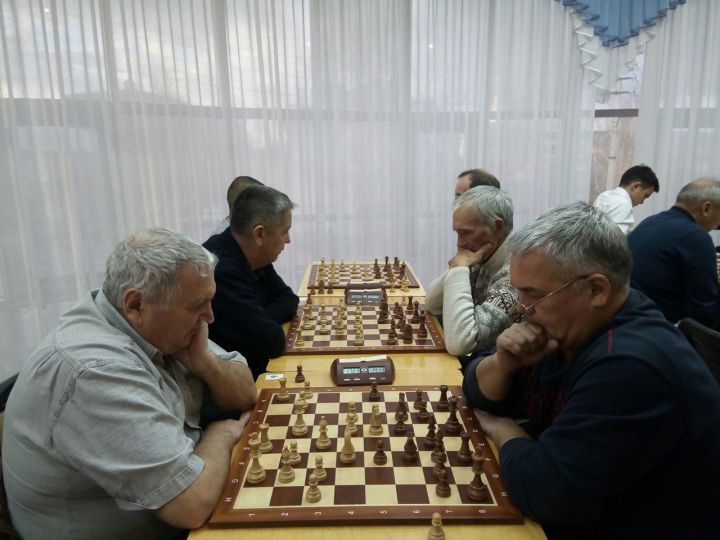Фото: Кукмара шахматчылары Әлмәттә чемпион калдылар
