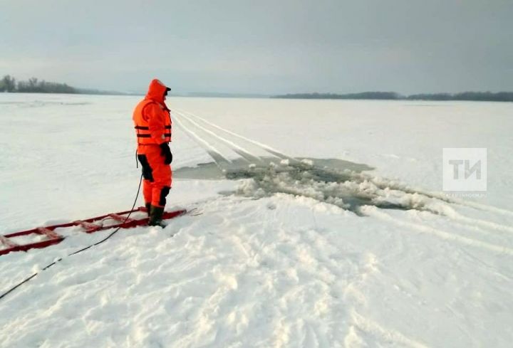 В Мамадышском районе под лед провалился рыбак на квадроцикле