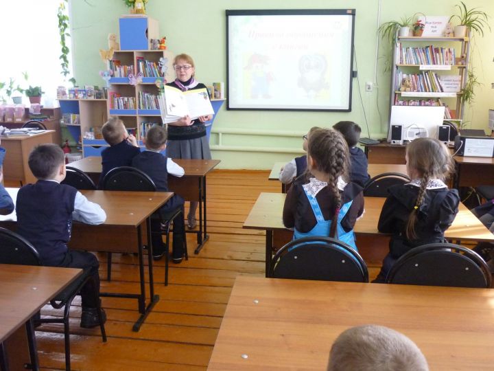 Кукморские гиназисты получили отметки о посещении библиотеки в Культурном дневнике школьника
