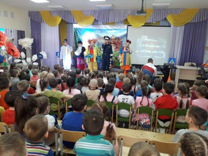 Кукморские дети изучают ПДД по мотивам «Золотой рыбки»