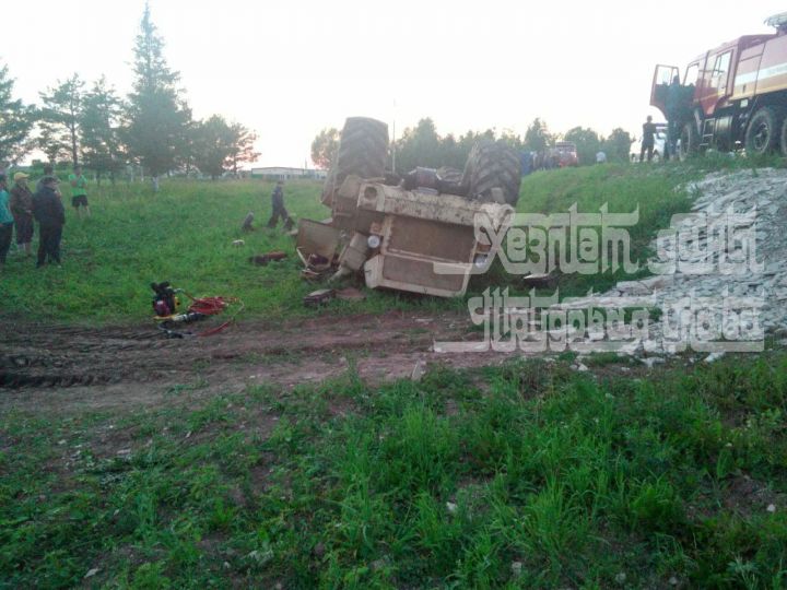 Фото: Кукмара районында юл һаләкәтендә тракторчы һәлак булган