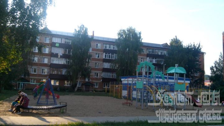 Детские площадки в Кукморе становятся излюбленным местом молодежи