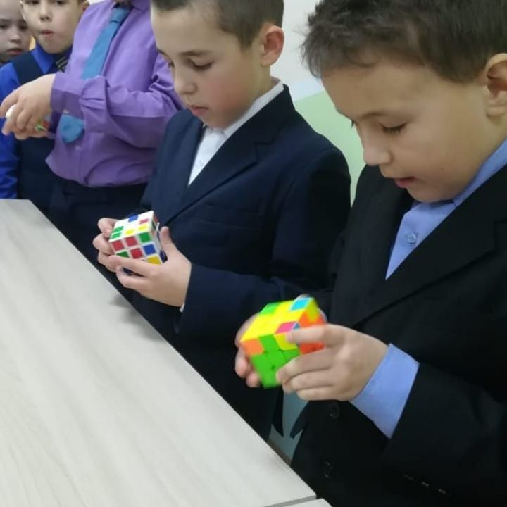 В Кукморе школьники состязались в сборке кубика Рубика