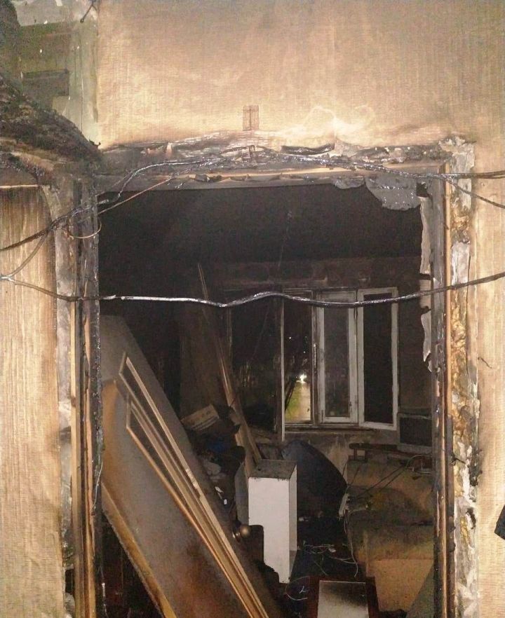 Из заполненной дымом квартиры пожарные спасли шестилетнего ребенка (фото)
