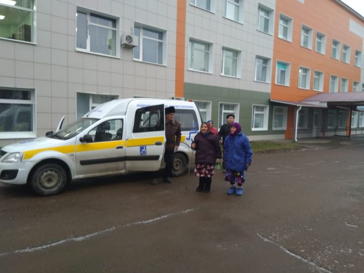На диспансеризацию доставили 35 пожилых людей из 5 поселений Кукморского района
