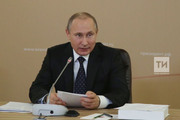 Кыска эш көне һәркемгә дә кагылмый: Путин яңа законга кул куйган