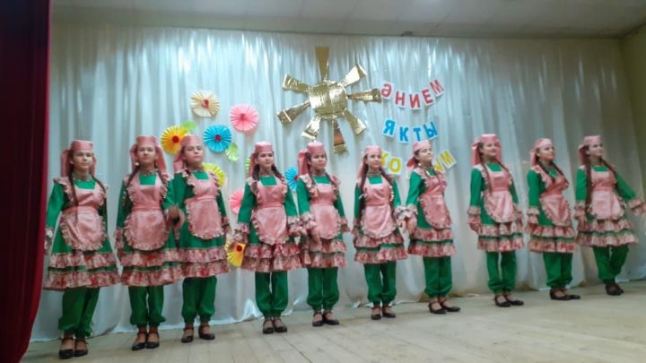 В Большесардекской гимназии состоялся концерт по случаю Дня Матери