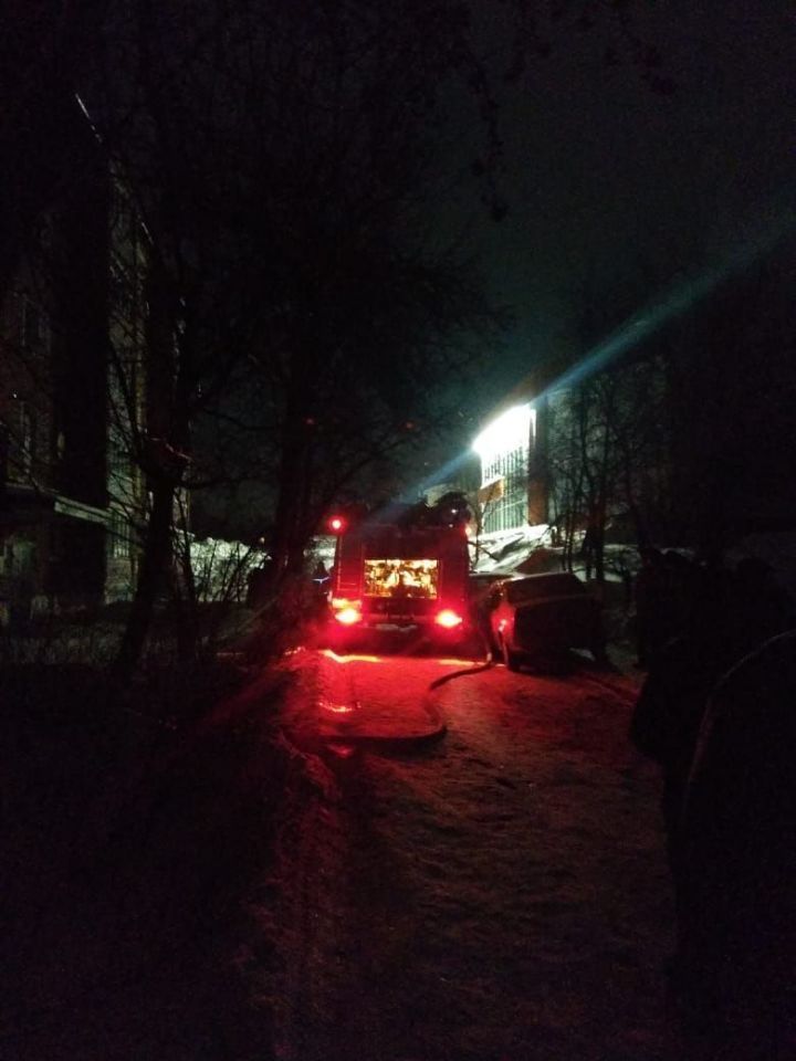 Кукморян просят не оставлять автомобили у подъездных путей для пожарной техники к зданиям