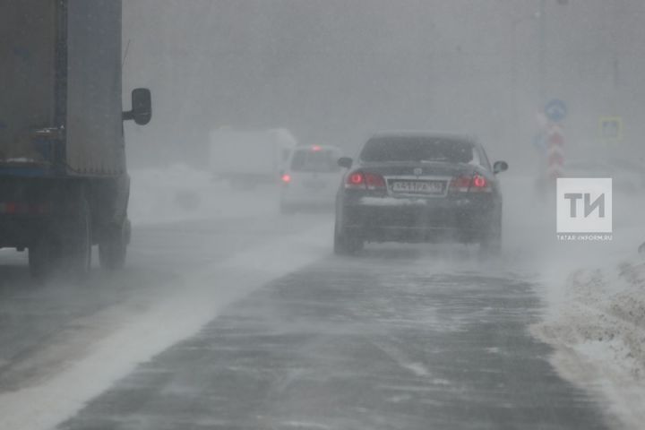 ГИБДД Татарстана рекомендует водителям воздержаться от поездок за город в непогоду
