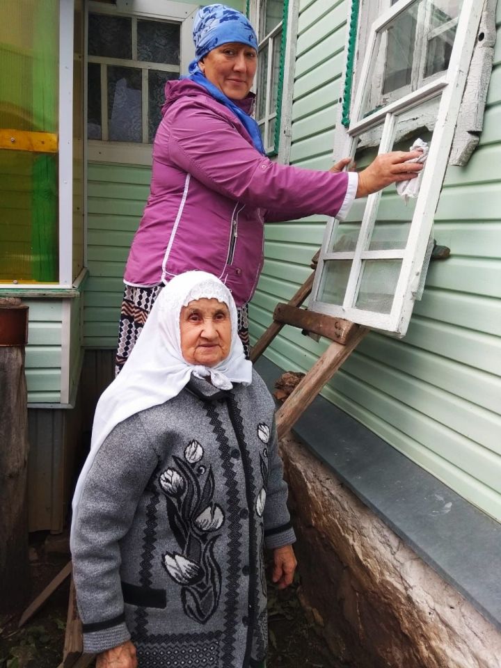 В Кукморе прошла благотворительная акция «Чистый дом-чистые окна»