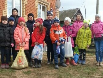 Фото: Бурсык-Елга авылында балаларны тәмле ботка белән сыйлаганнар