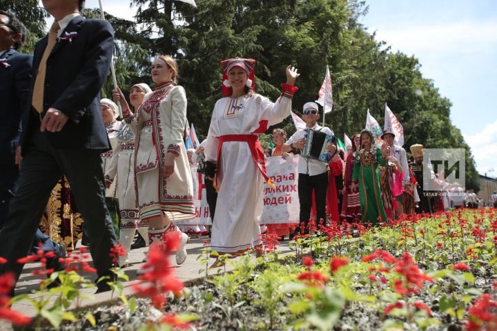 Парад дружбы народов прошел в парке Горького по случаю Дня России